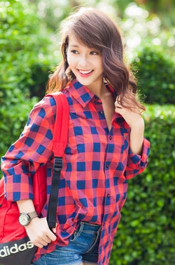 Ảnh Gái Sexy Gợi Cảm Khám Phá Vẻ Đẹp Quyến Rũ Mùa Hè Rực Rỡ