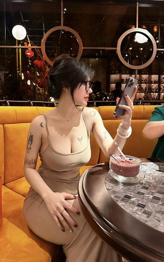 Tuyển Chọn Ảnh Đẹp Cô Gái Quay Lưng Nhất Gợi Cảm Và Quyến Rũ Trên Bãi Biển Mùa Hè