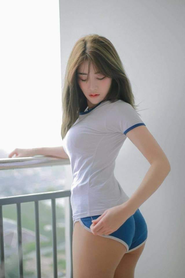Gái Xinh Mặc Quần Ngắn Biểu Tượng Sắc Đẹp Đầy Cuốn Hút Của Thời Đại Mới